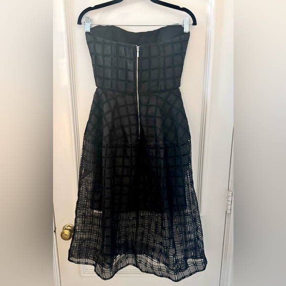 NEW Nicolas window lace strapless cocktail dress - Picture 3 of 9